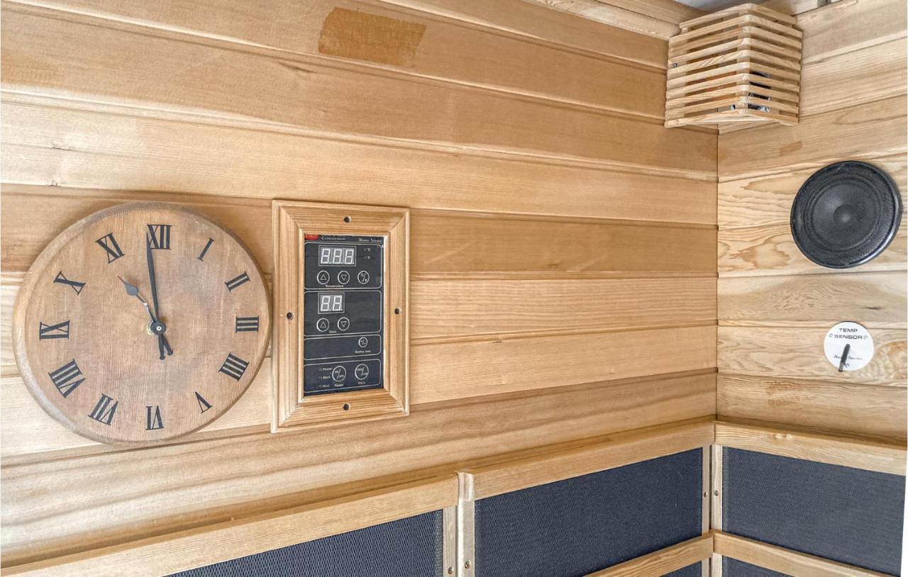 Cozy Home In Heinkenszand With Sauna Exterior photo